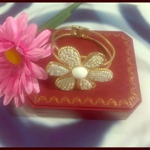 White flower bangle